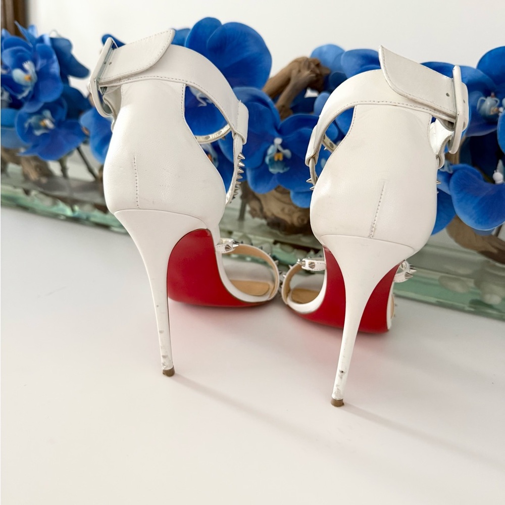 Christian Louboutin Choca Spikes 100 sandals in white leather - Picture 6 of 10